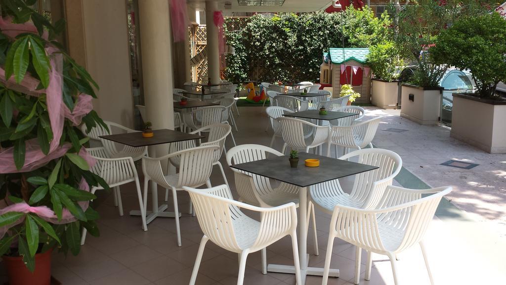 Hotel Montecarlo ريميني المظهر الخارجي الصورة